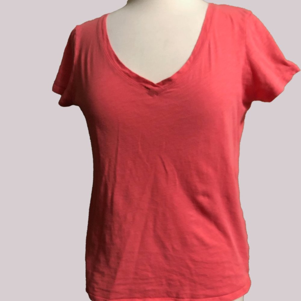 New York & Company Coral Pink V-Neck Tee Medium
